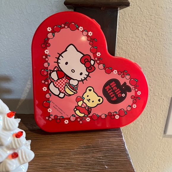Hello Kitty Heart Container - Picture 3 of 8